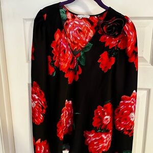 Beautiful Madison d’Amelie rose printed blouse. B10